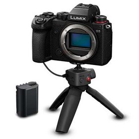 Panasonic Lumix S5 Body + Shooting Grip + Spare battery